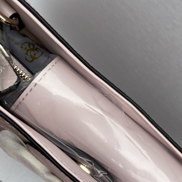 New GUESS Logo Girlfriend Tote - Picture 6 of 6